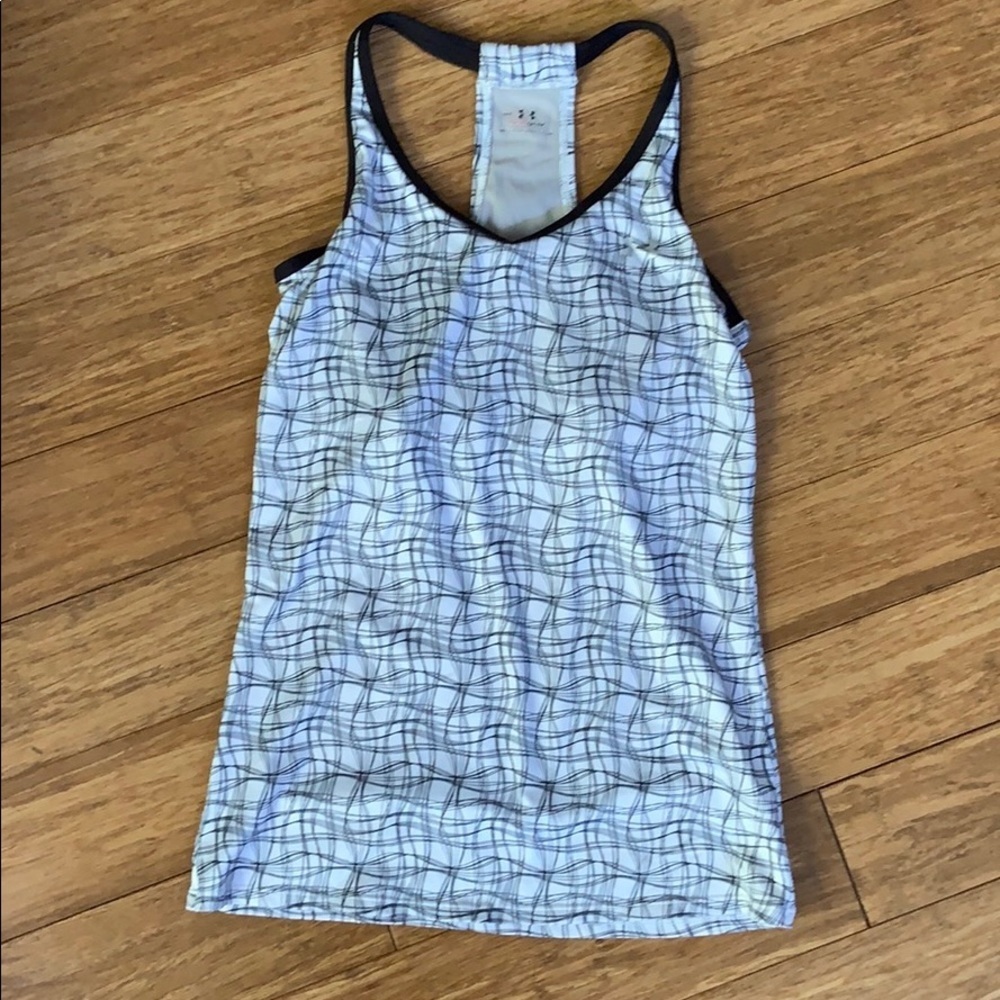 ☀️ 3/$36 or 2/$30 
UNDER ARMOUR Women’s Fitted Razorback Tank sz S